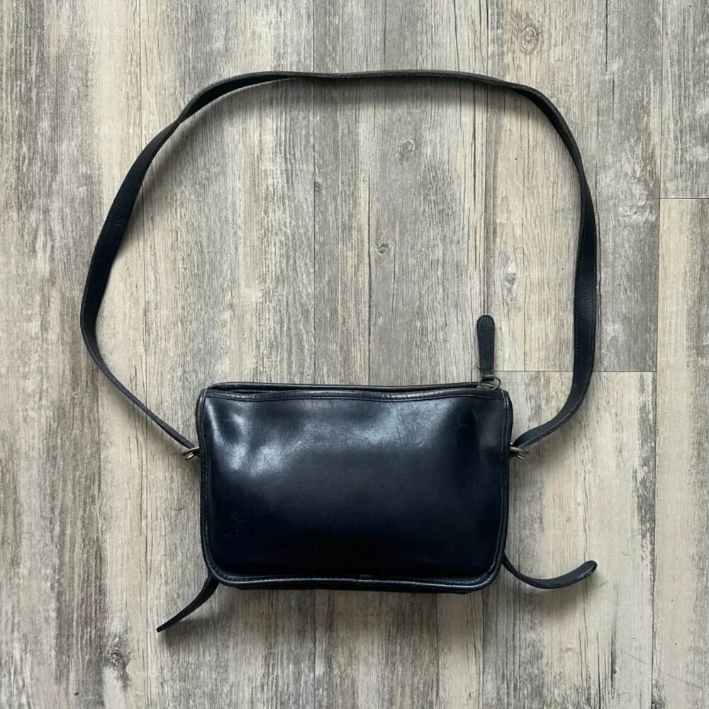 Vintage Coach Sutton 9814 Black Leather Crossbody Bag